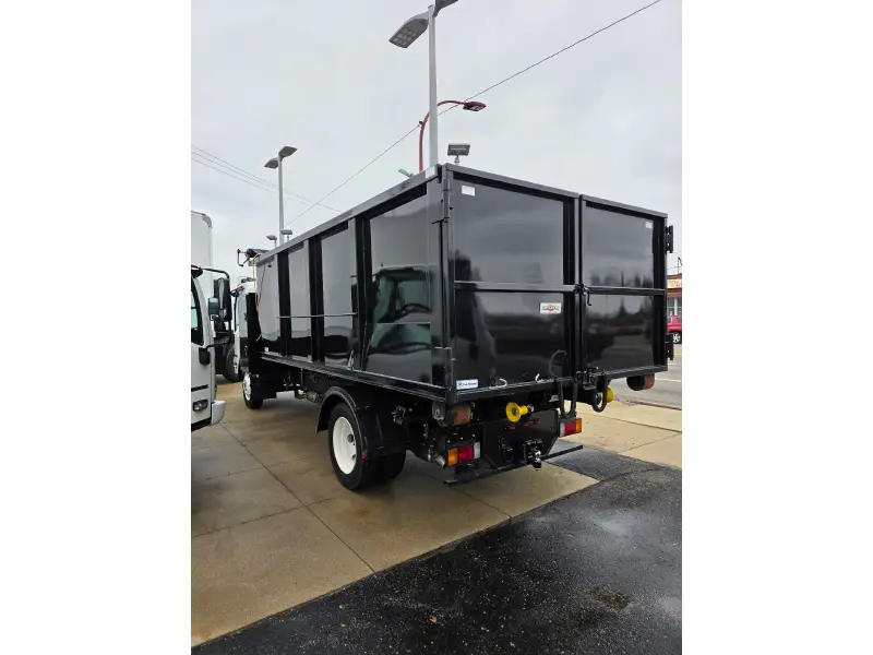 2025 ISUZU NRR