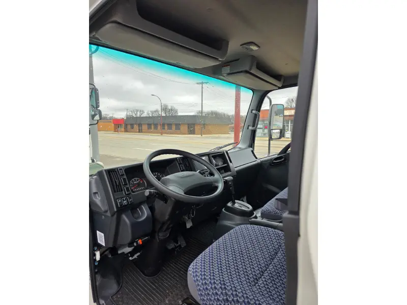 2025 ISUZU NRR