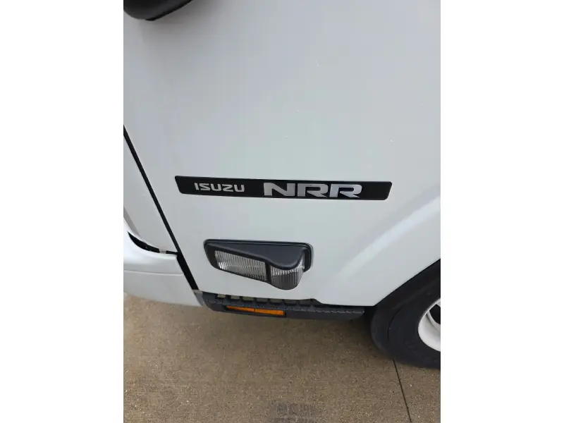 2025 ISUZU NRR