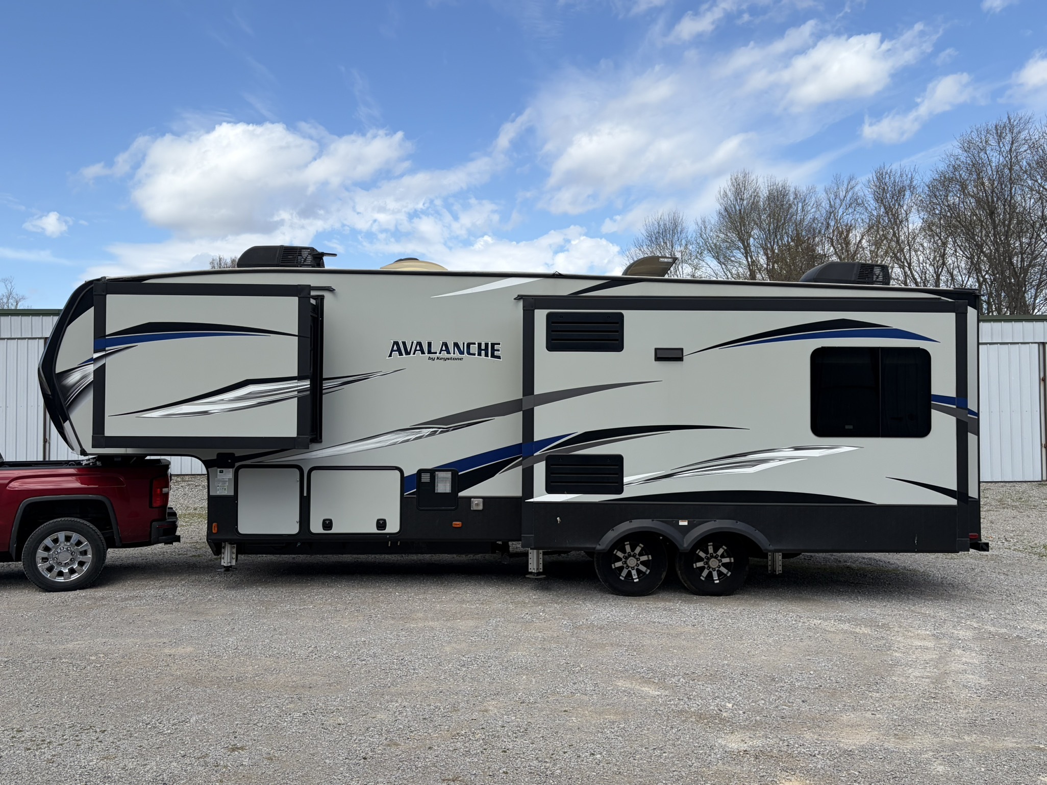 2017 Keystone AVALANCHE 300RE RV