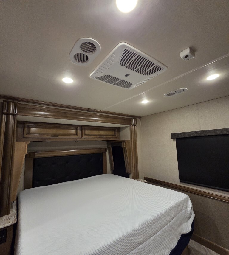 2019 Fleetwood SOUTHWIND 36P in plymouth MI
