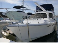 4 Versatile Flybridge Boats Under 40 Feet image