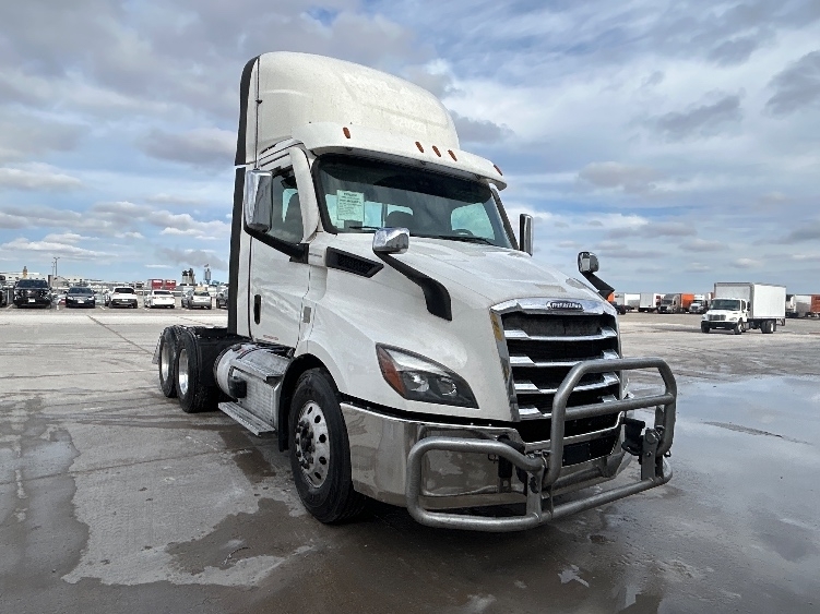 2021 FREIGHTLINER CASCADIA 116 in Sturtevant, WI