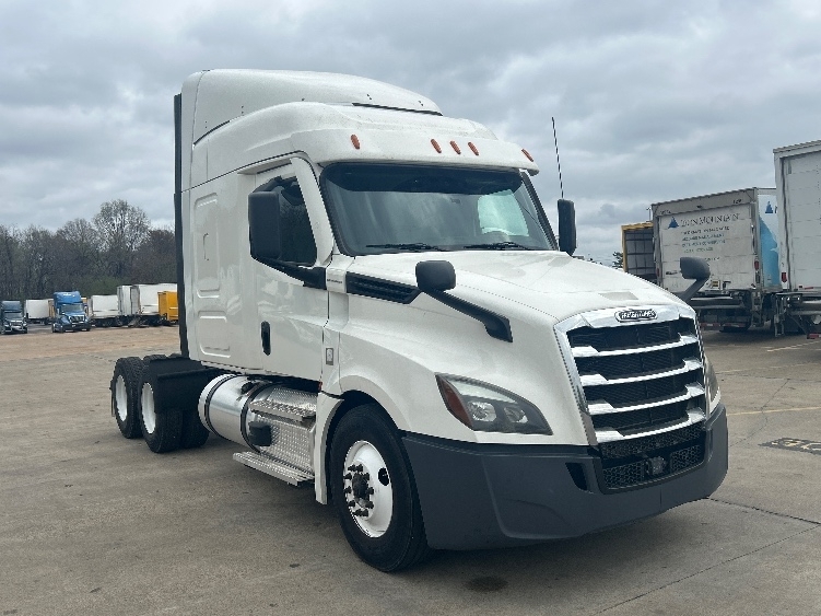 2020 FREIGHTLINER CASCADIA 126 in Jackson, TN