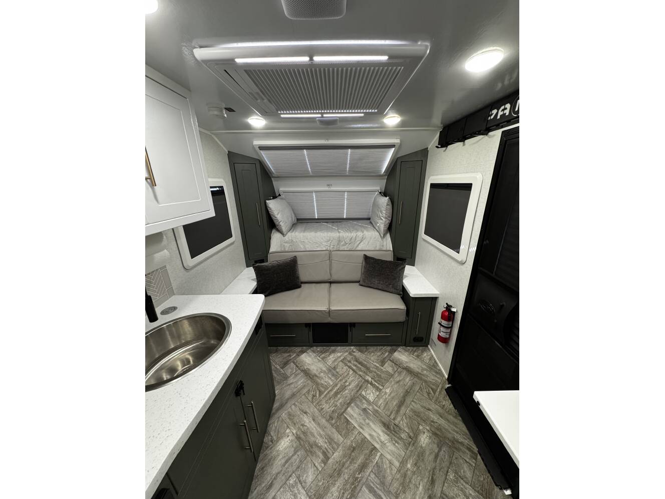 A photo of this 2023 Palomino PAUSE 20.3