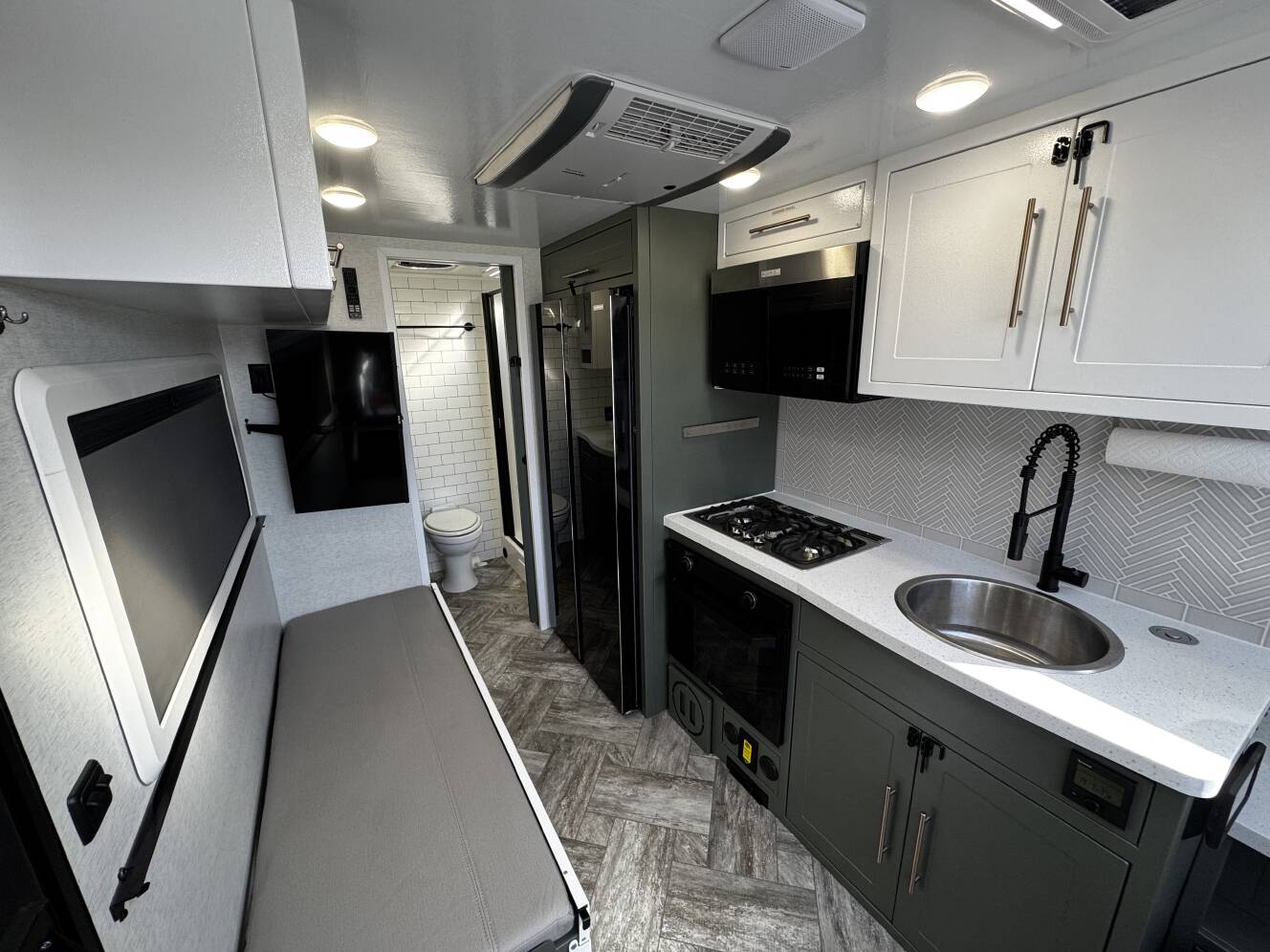 A photo of this 2023 Palomino PAUSE 20.3