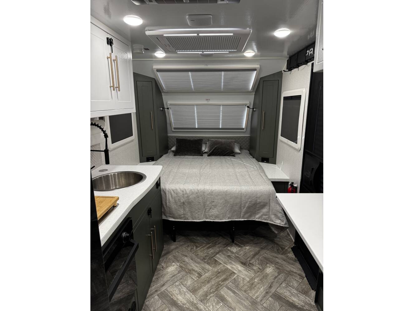 A photo of this 2023 Palomino PAUSE 20.3
