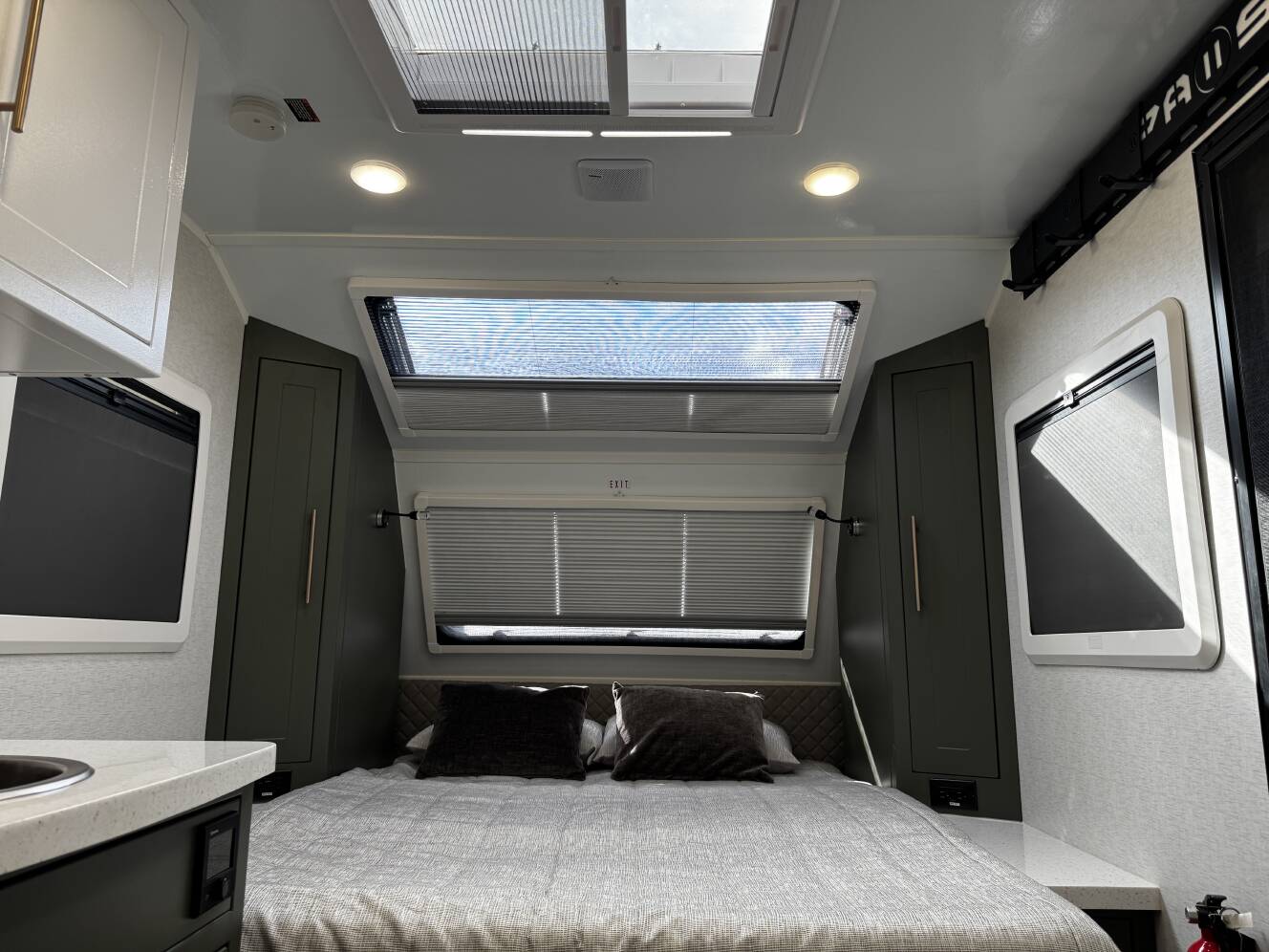 A photo of this 2023 Palomino PAUSE 20.3