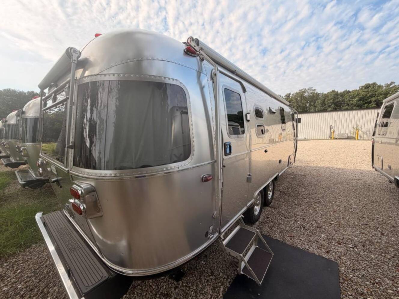 A photo of this 2026 Airstream Flying Cloud 25FB Twin Hatch With Solar and Lithium