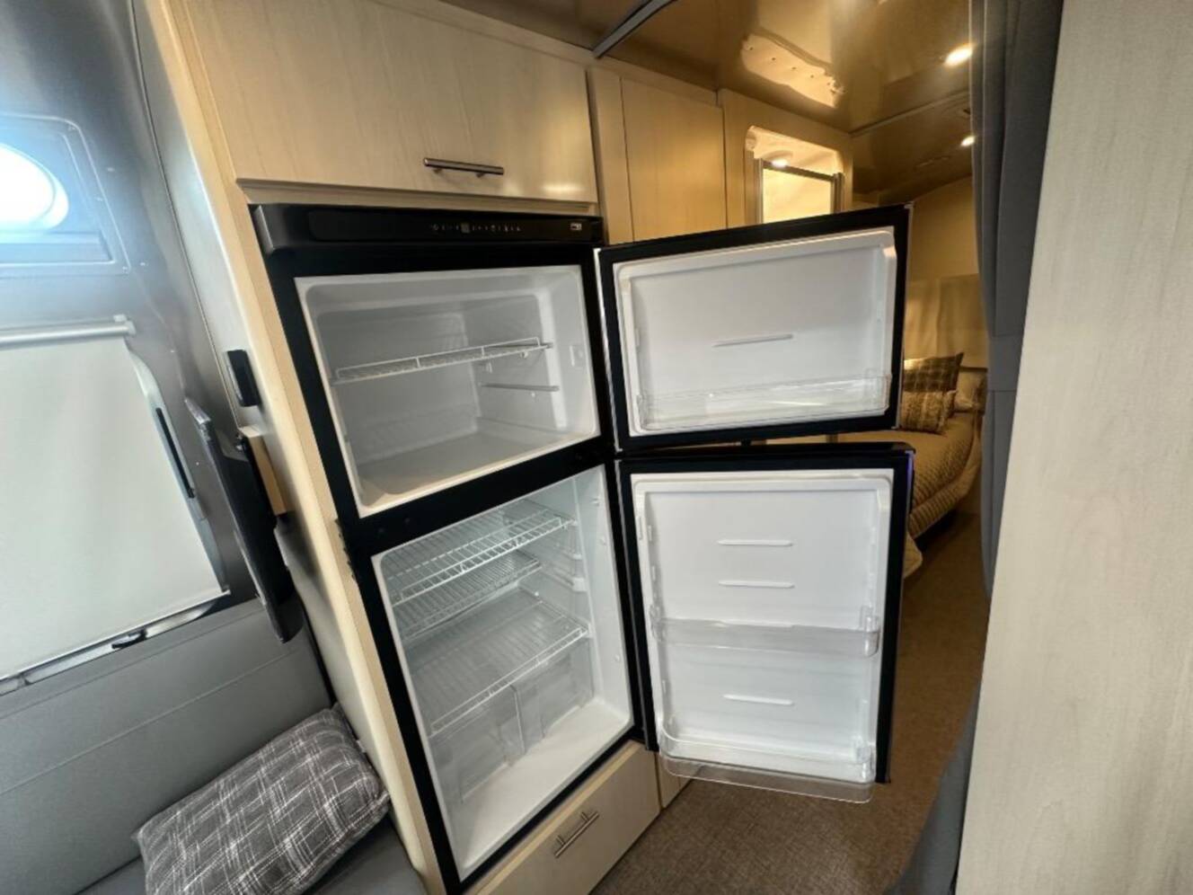 A photo of this 2026 Airstream Flying Cloud 25FB Twin Hatch With Solar and Lithium