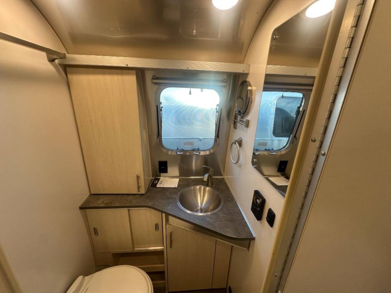 A photo of this 2026 Airstream Flying Cloud 25FB Twin Hatch With Solar and Lithium