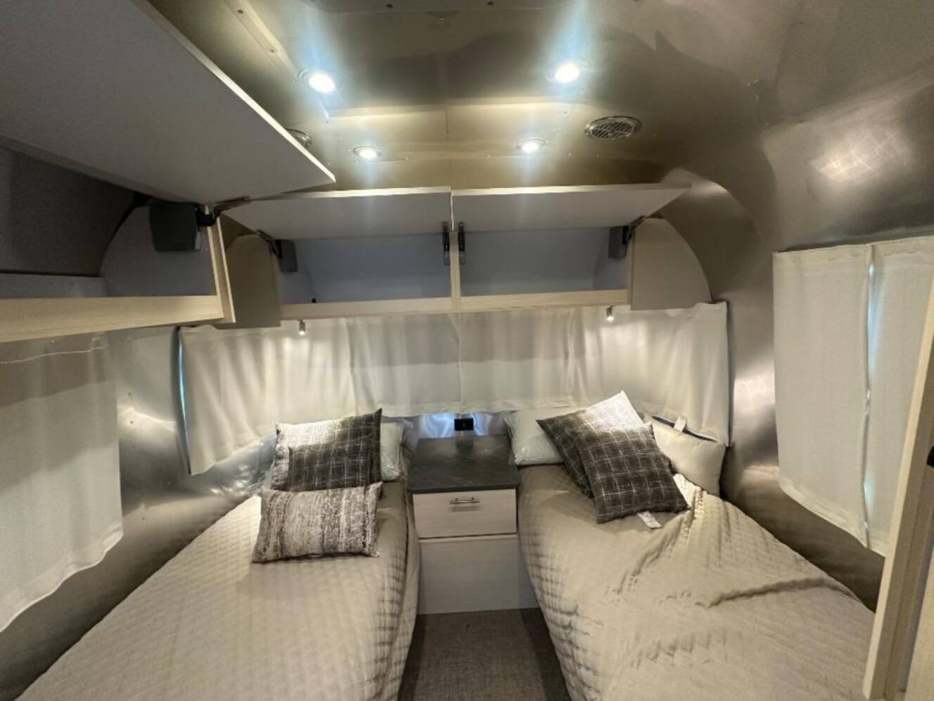 A photo of this 2026 Airstream Flying Cloud 25FB Twin Hatch With Solar and Lithium