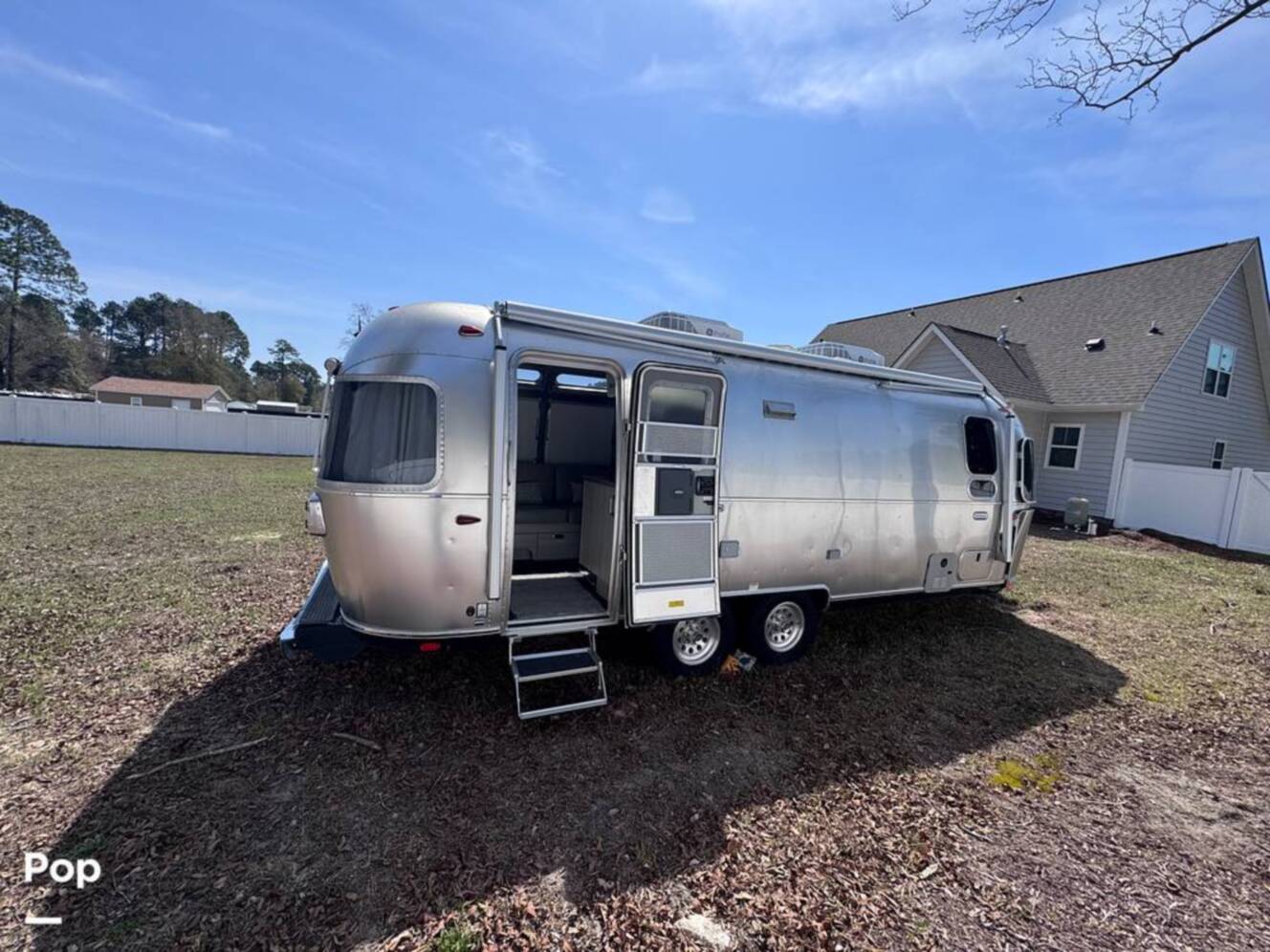 A photo of this 2025 Airstream International 25FB Twin