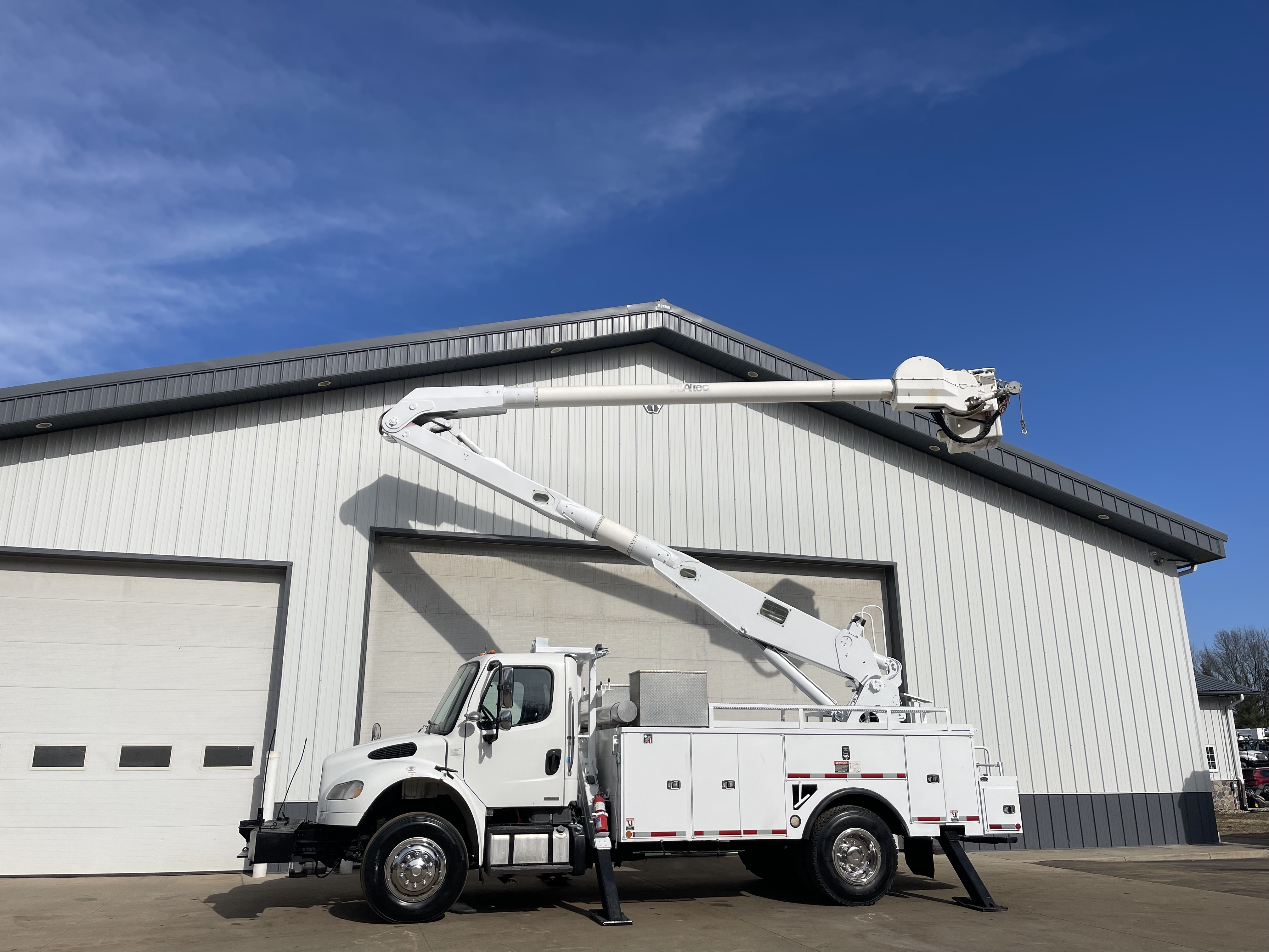 2011 FREIGHTLINER BUSINESS CLASS M2 106 in Battle Creek, MI