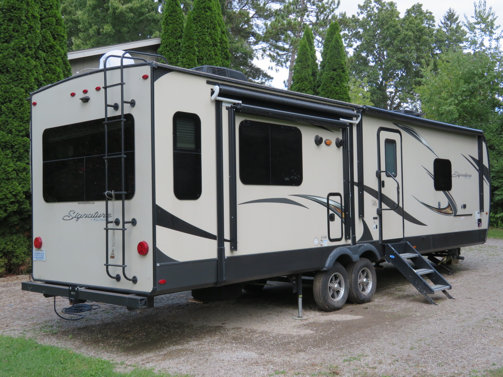 2020 Forest River ROCKWOOD SIGNATURE ULTRA LITE 8329SS RV