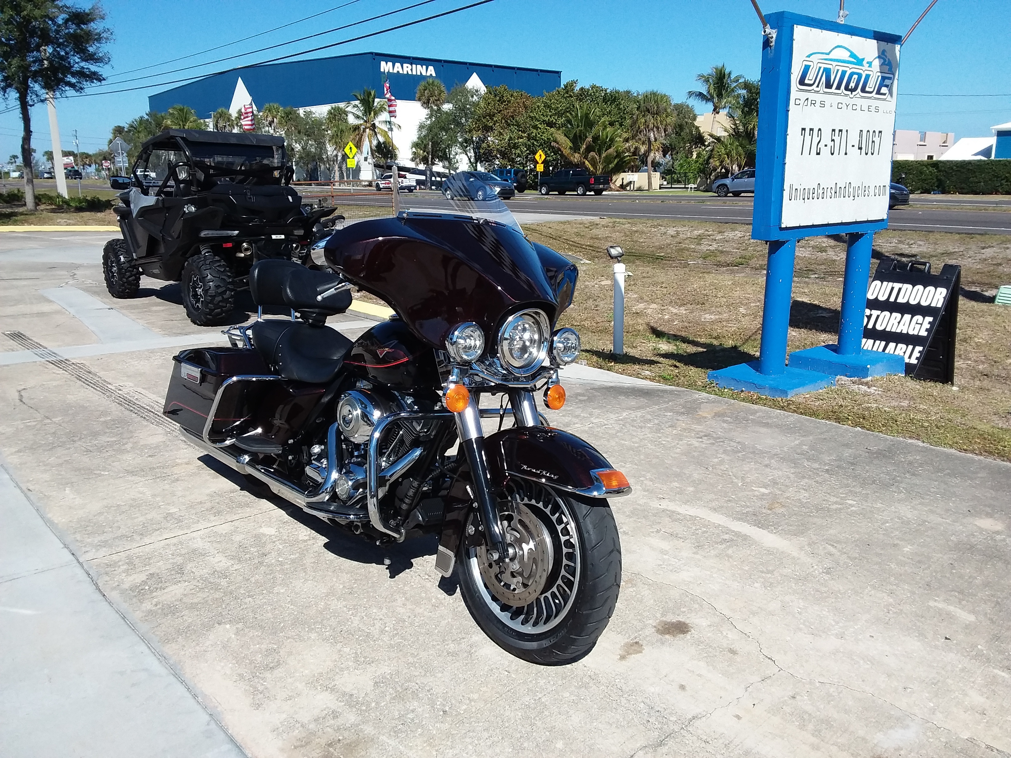 2011 Harley-Davidson ROAD KING in sebastian FL