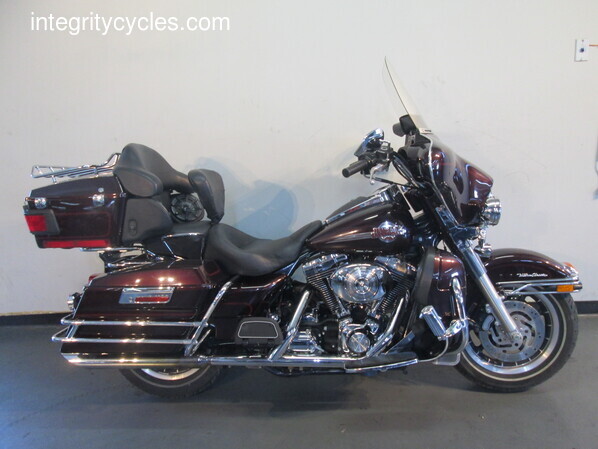 2005 Harley-Davidson ELECTRA GLIDE ULTRA CLASSIC ULTRA CLASSIC FLHTCU in Lewis Center, OH