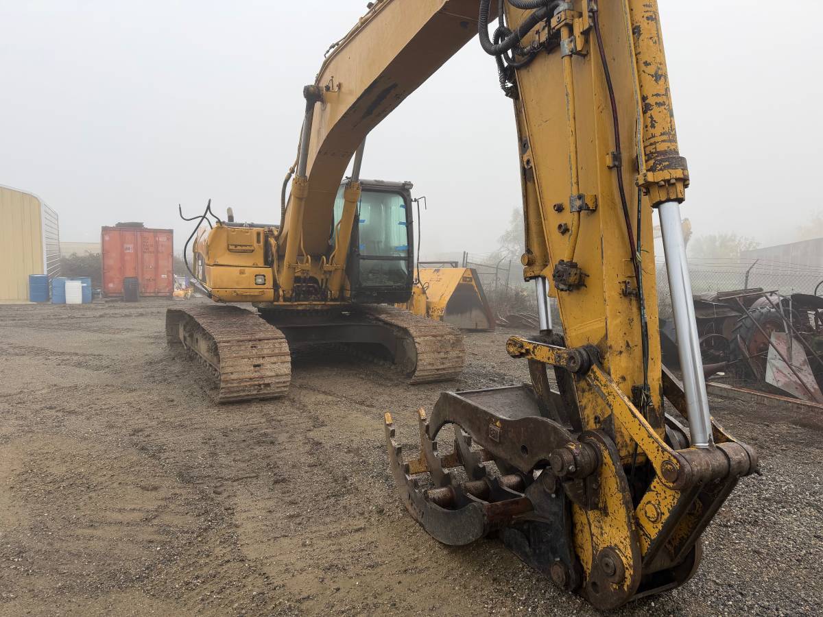 2005 CAT 325 Excavator in Williams, CA