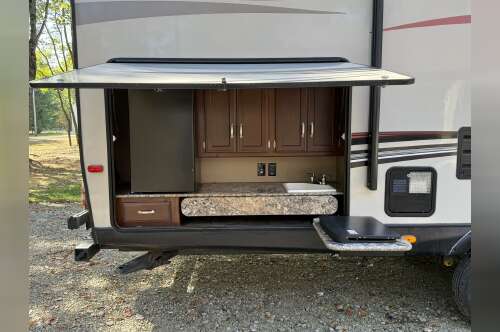 2015 Keystone OUTBACK SUPER-LITE 300RB in centerville PA