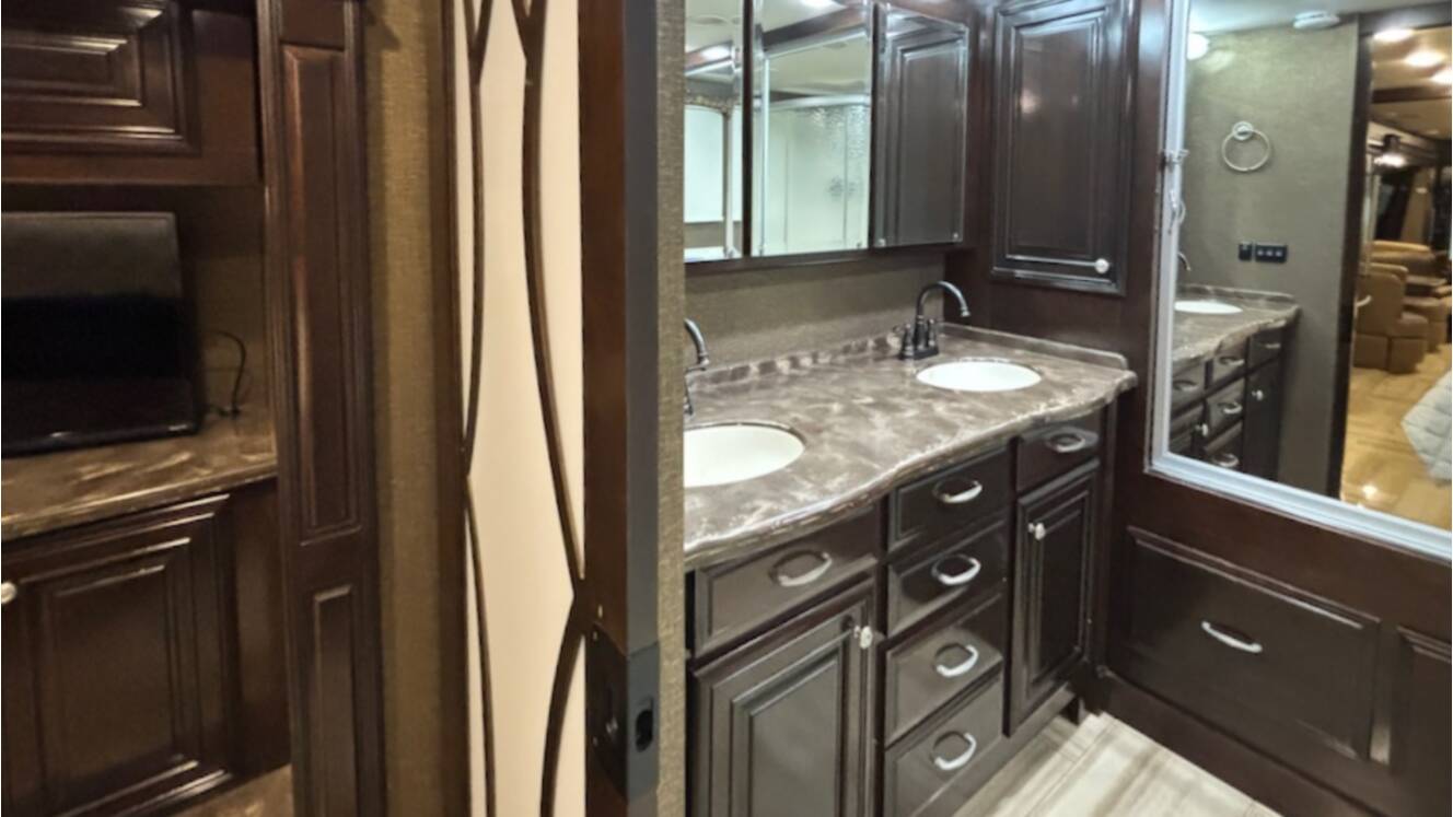 A photo of this 2015 Thor Motor Coach TUSCANY 45AT