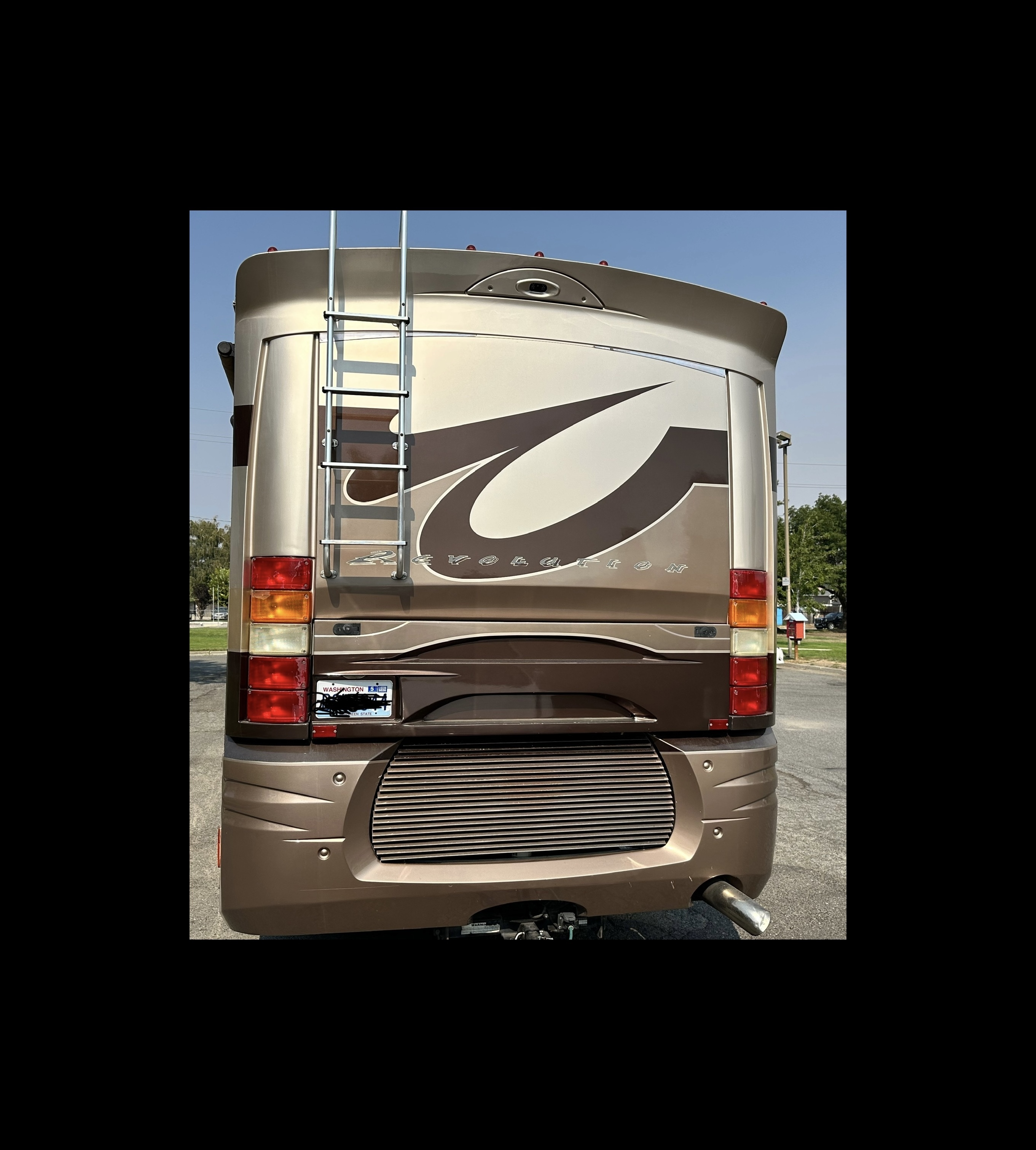 2004 Fleetwood REVOLUTION LE 40 in east wenatchee WA