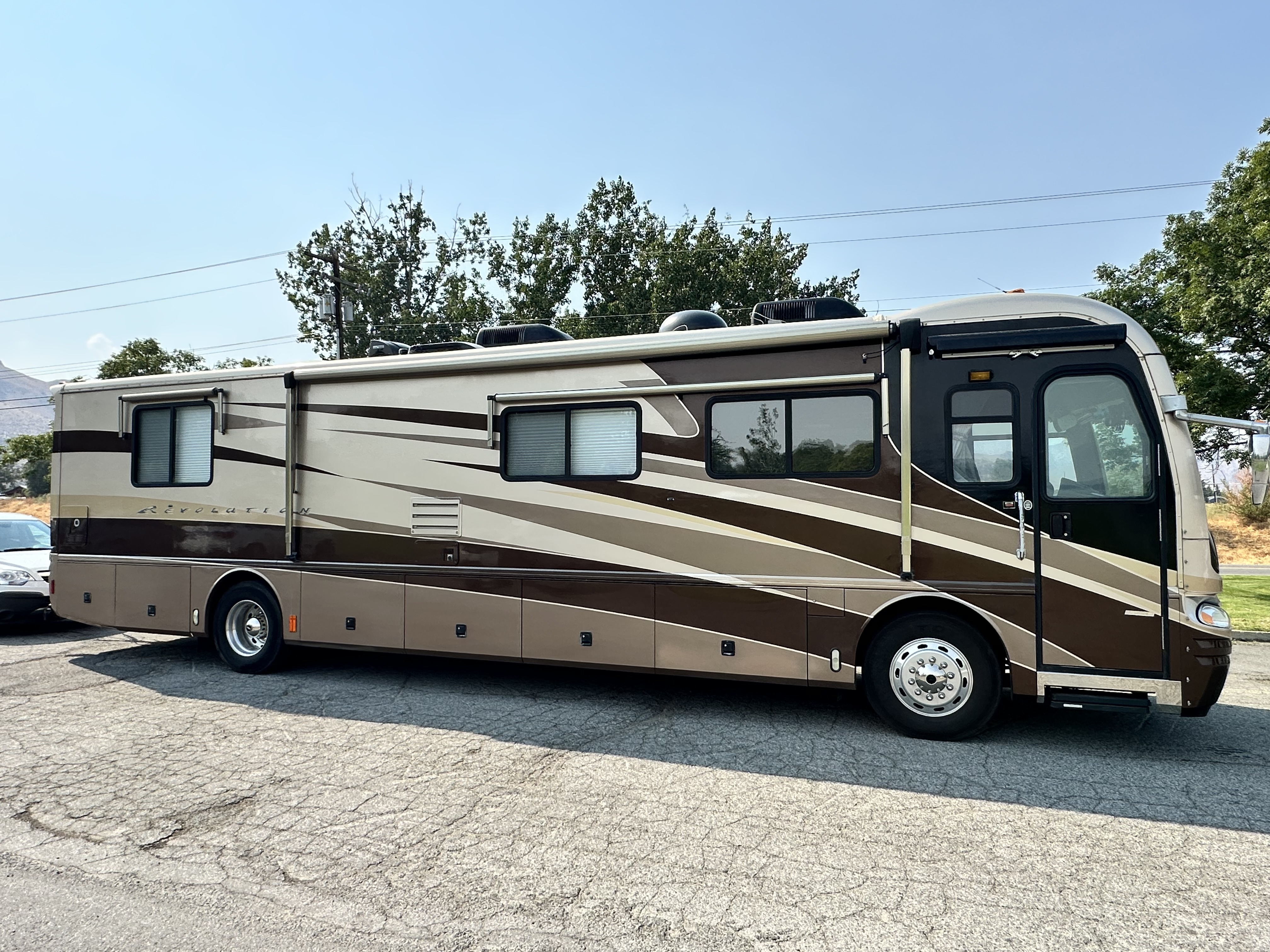 2004 Fleetwood REVOLUTION LE 40 in east wenatchee WA