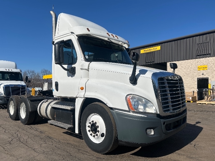 2019 FREIGHTLINER CASCADIA 125 in Jessup, PA