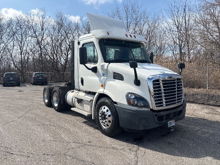 2020 FREIGHTLINER CASCADIA 113 in Middlefield, OH