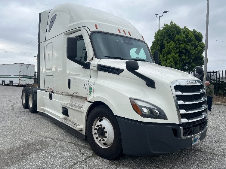 2022 FREIGHTLINER CASCADIA 126 in Torrance, CA