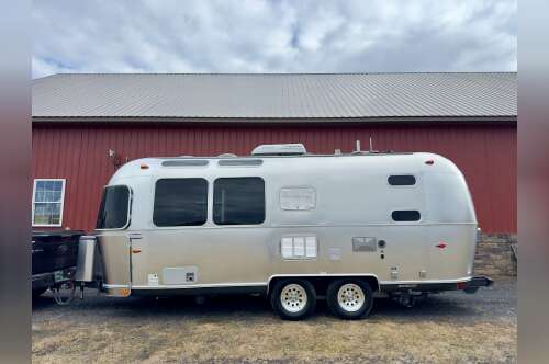 2013 Airstream INTERNATIONAL SIGNATURE 23D in richmond VT