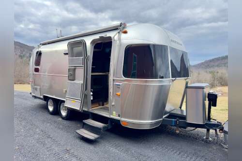 2013 Airstream INTERNATIONAL SIGNATURE 23D in richmond VT