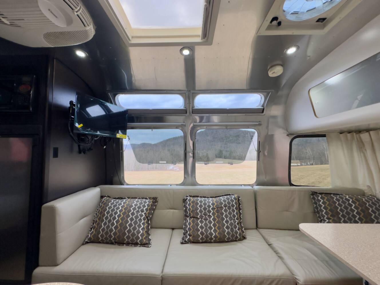 A photo of this 2013 Airstream INTERNATIONAL SIGNATURE 23D