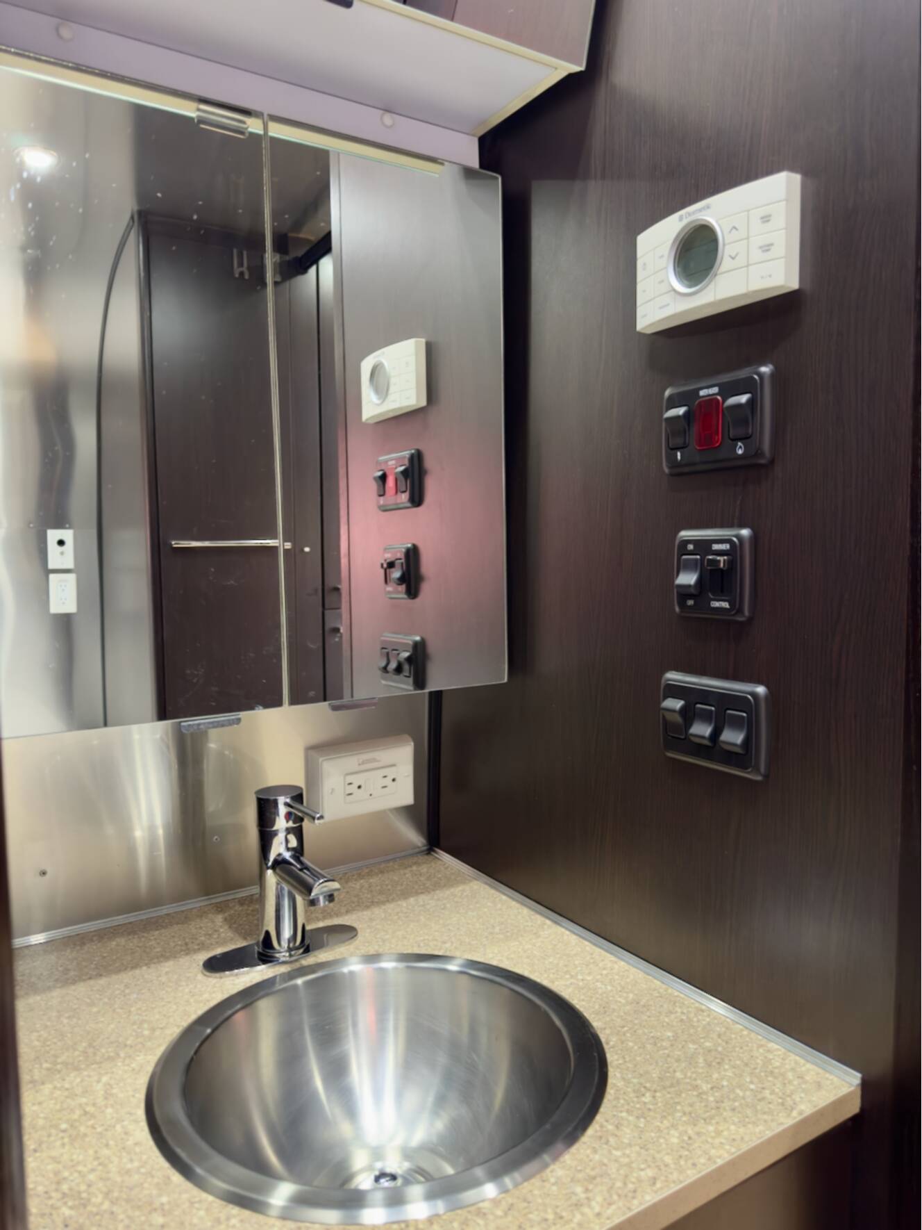 A photo of this 2013 Airstream INTERNATIONAL SIGNATURE 23D