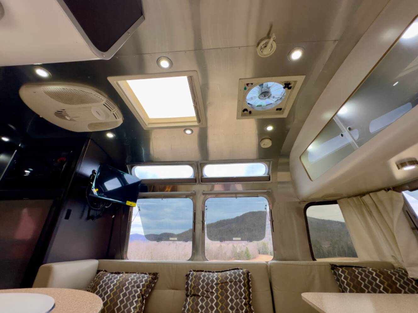 A photo of this 2013 Airstream INTERNATIONAL SIGNATURE 23D