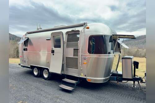 2013 Airstream INTERNATIONAL SIGNATURE 23D in richmond VT