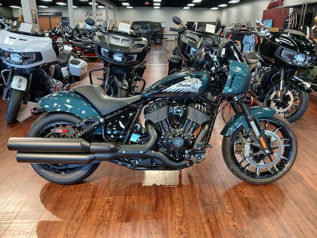 2025 Indian Sport Chief Cascade Green Metallic BASE in Ocala, FL