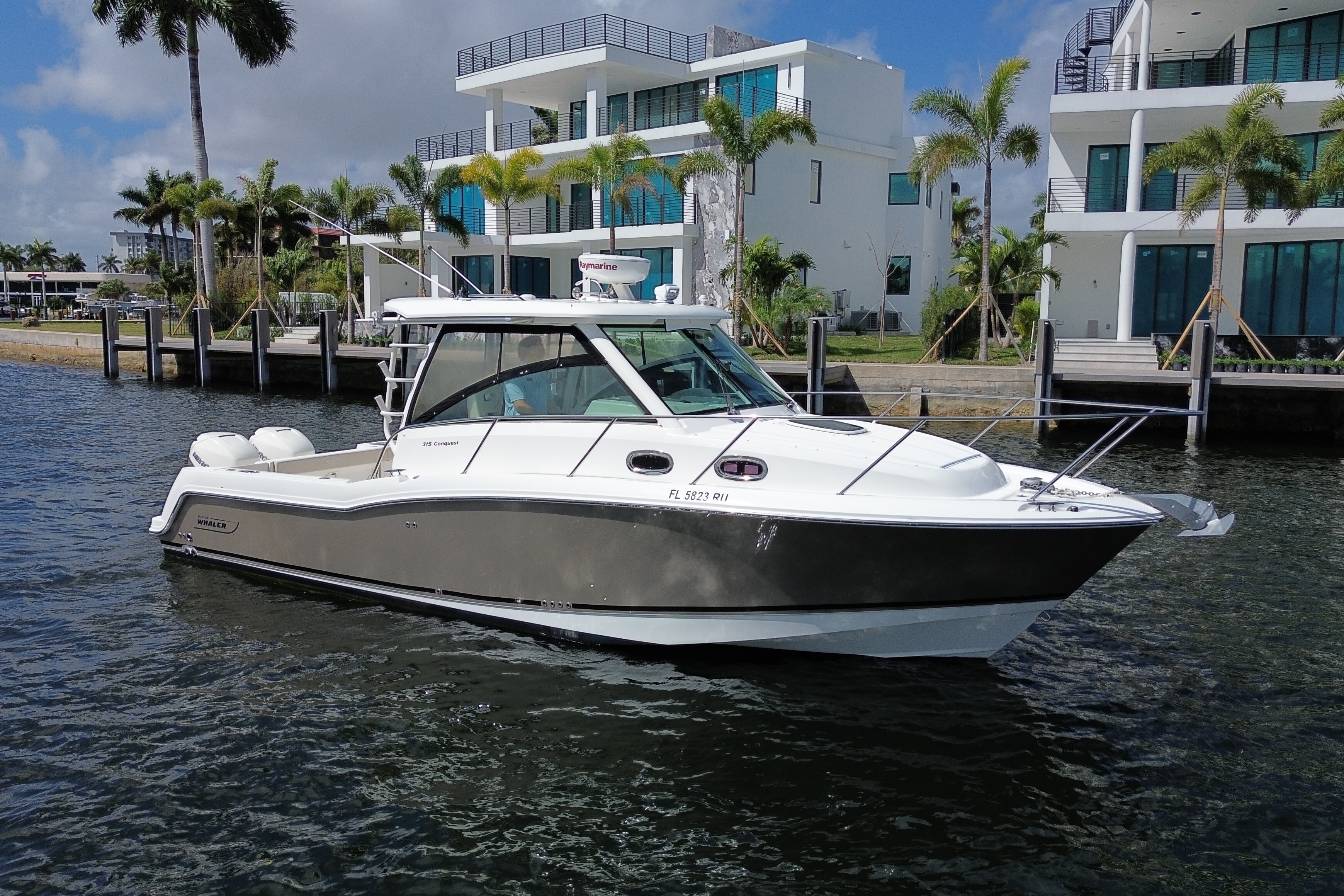 2019 Boston Whaler 315 CONQUEST in pompano beach FL