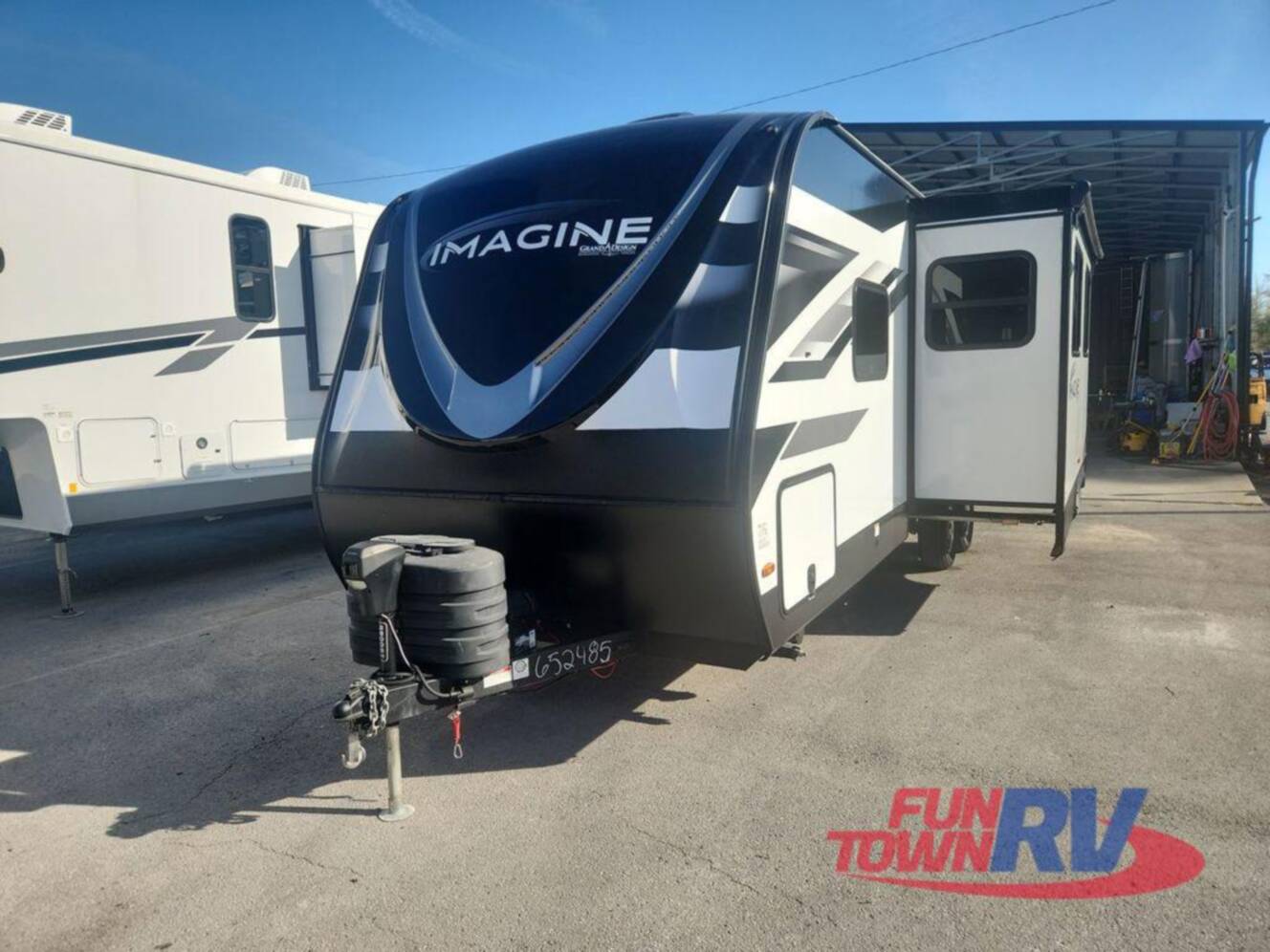 A photo of this 2025 Grand Design Imagine 2800BH