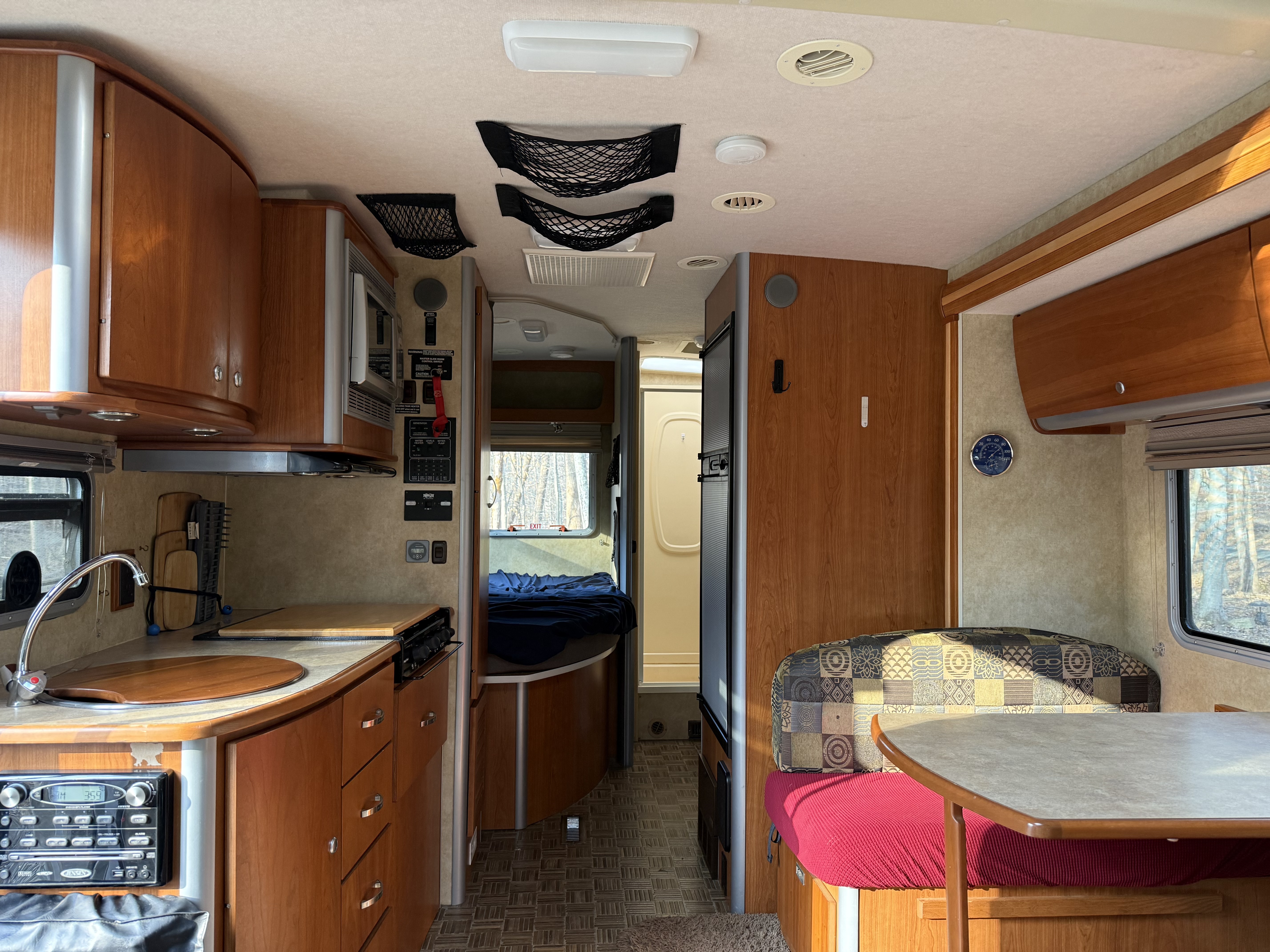 2008 Winnebago ITASCA NAVION 24J in afton VA