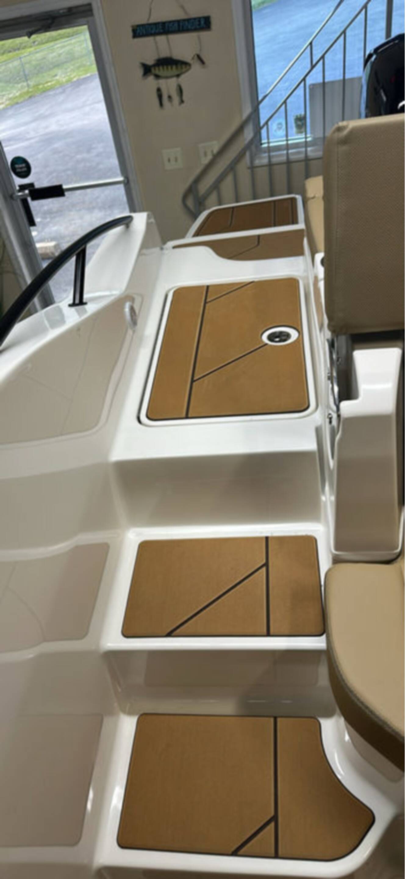 A photo of this 2025 Bayliner D20