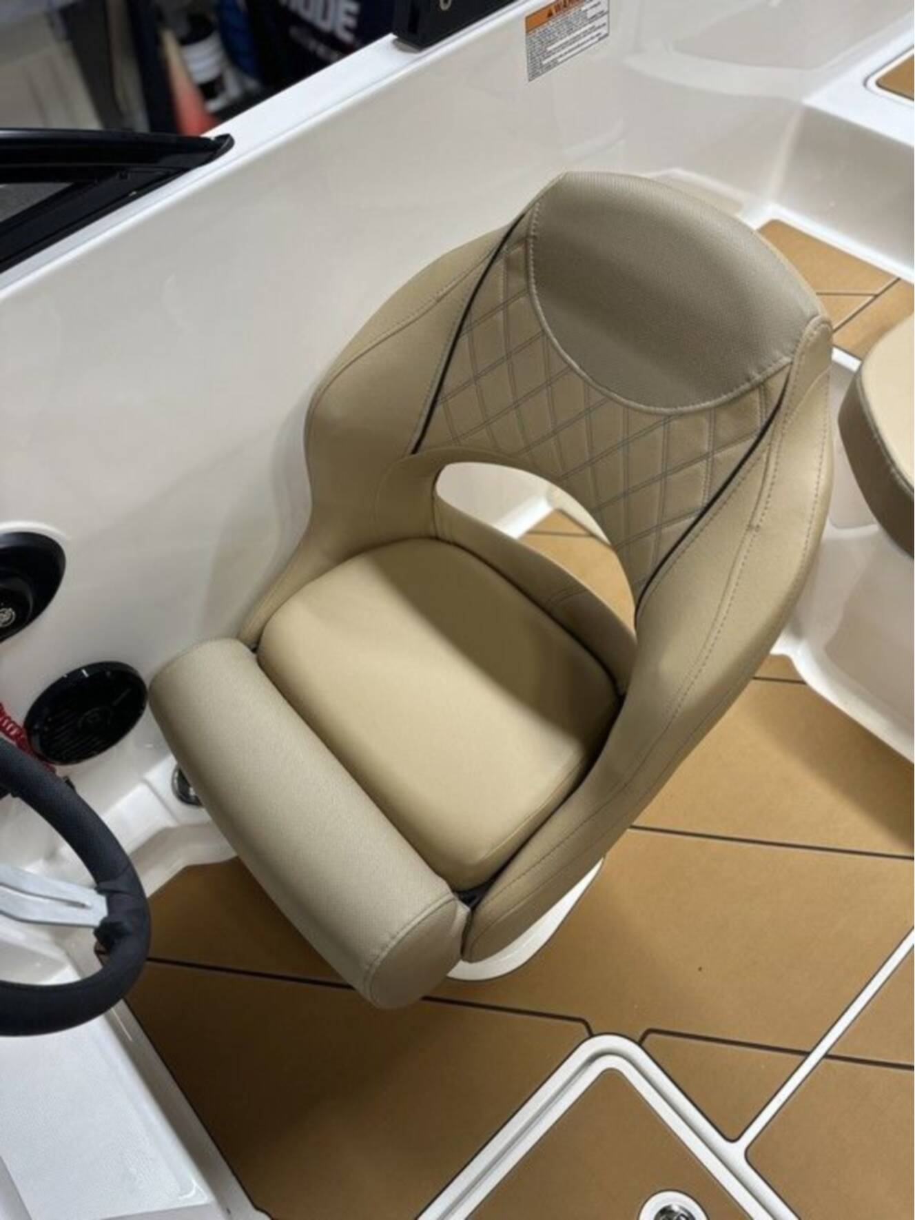 A photo of this 2025 Bayliner D20