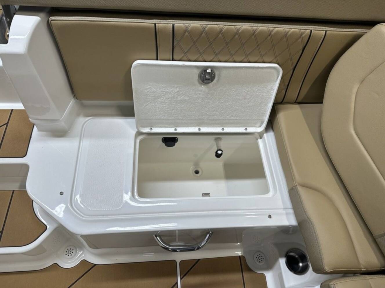 A photo of this 2025 Bayliner D20