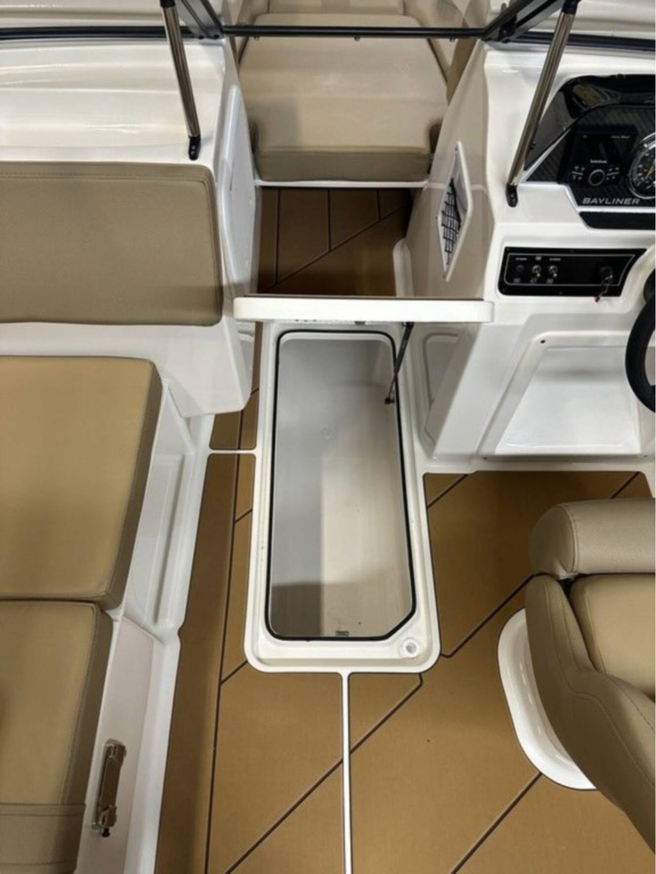 A photo of this 2025 Bayliner D20