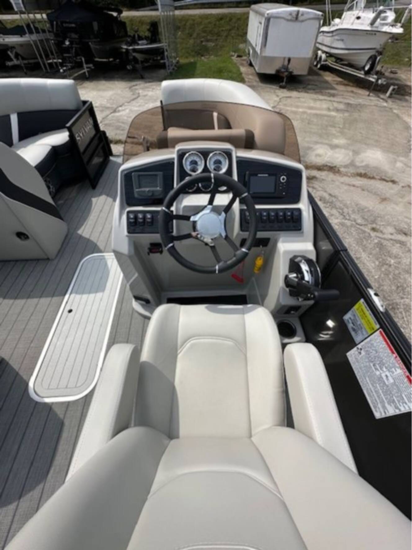 A photo of this 2025 Sylvan X3 DLZ Bar