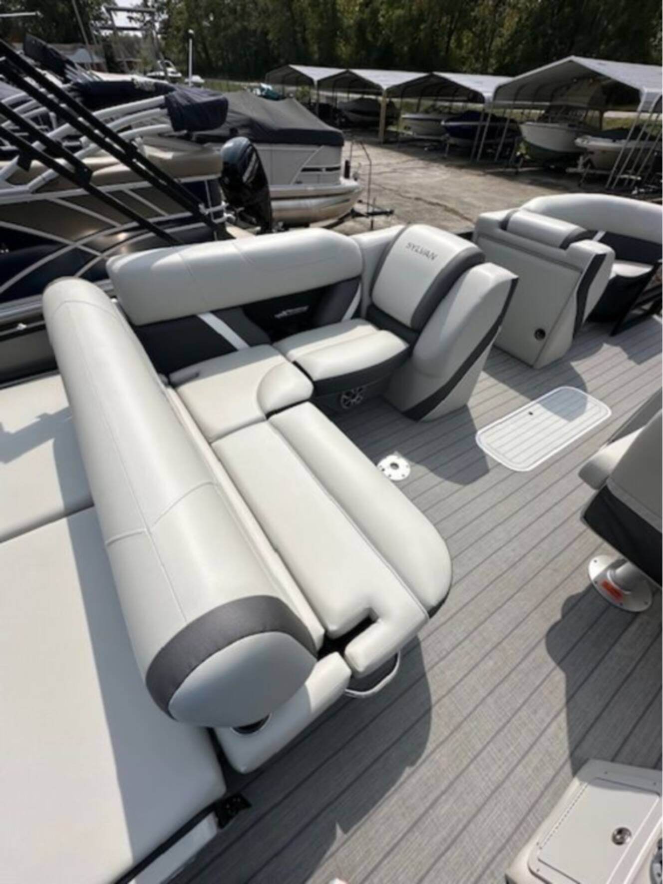 A photo of this 2025 Sylvan X3 DLZ Bar