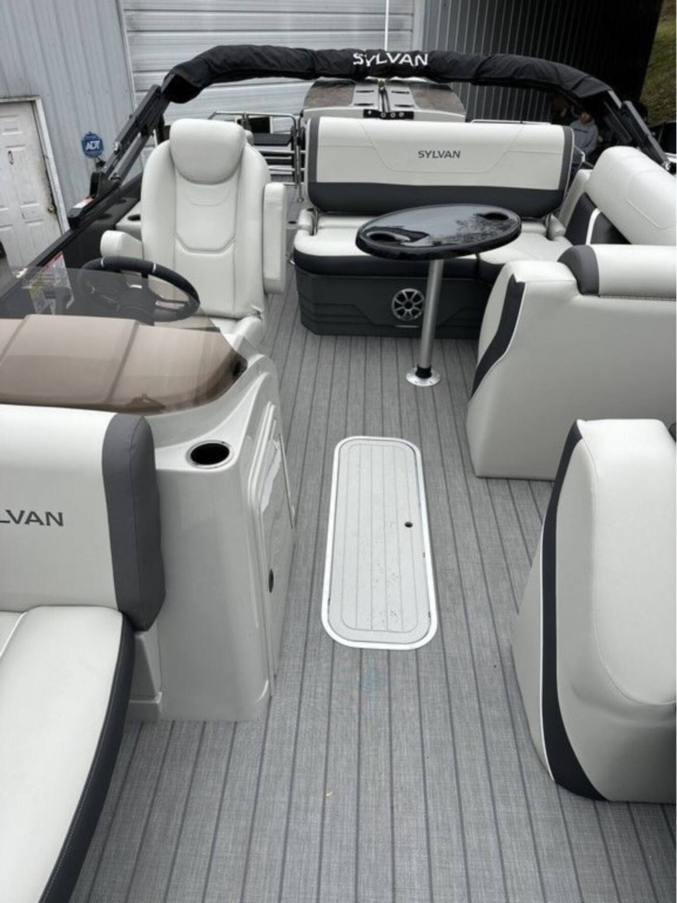 A photo of this 2025 Sylvan X3 DLZ Bar