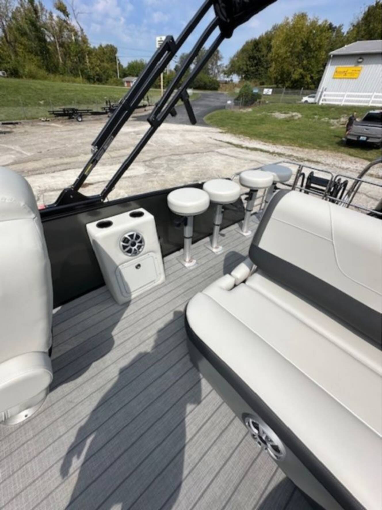 A photo of this 2025 Sylvan X3 DLZ Bar