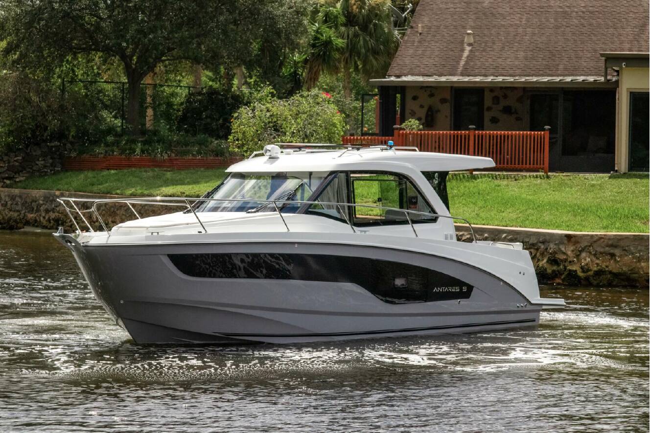 A photo of this 2026 Beneteau Antares 9