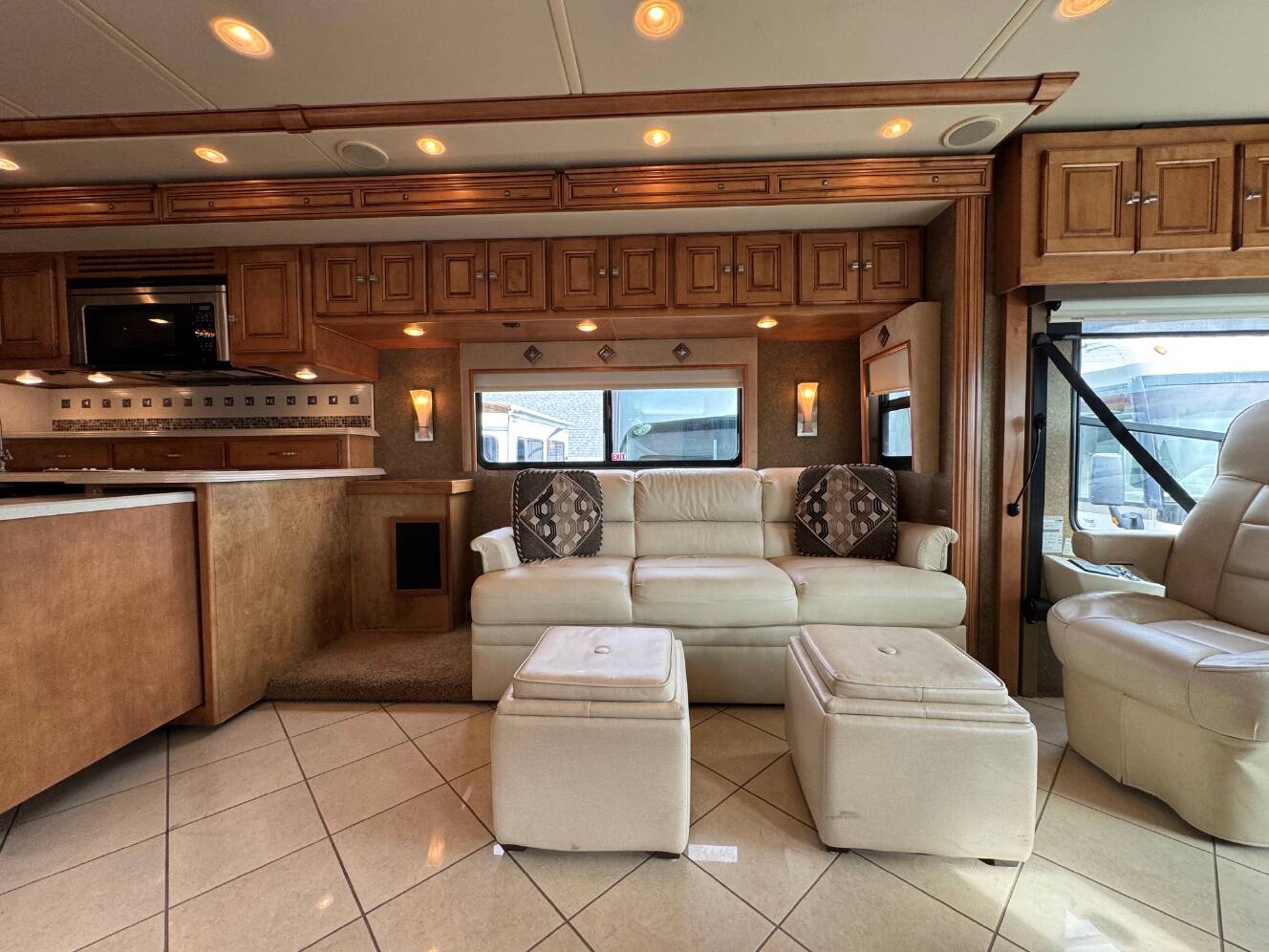A photo of this 2014 Itasca MERIDIAN 42E