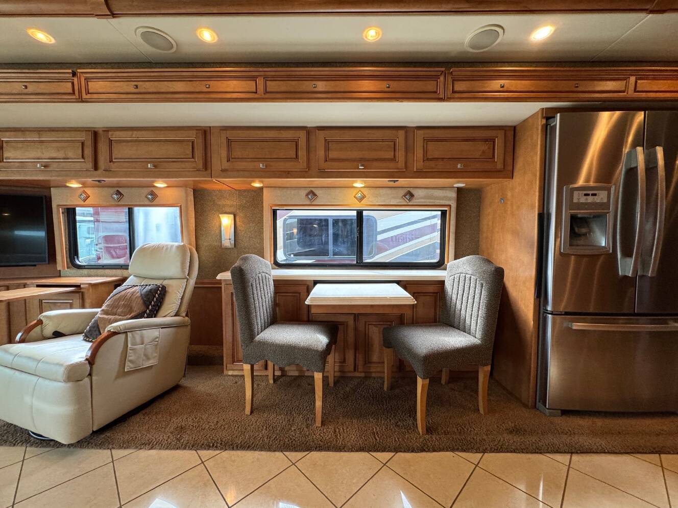 A photo of this 2014 Itasca MERIDIAN 42E